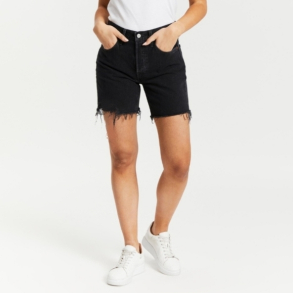 Levi's Raw Hem Midi Short in Black - Picture 1 of 9